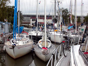 Die Hafeneinfahrt des Amsterdamer Sixhaven